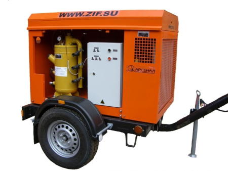 Винтовой компрессор  ЗИФ-СВЭ-5/1,0 в кожухе на шасси